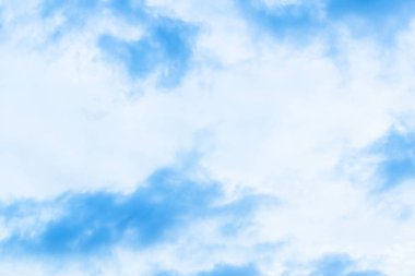 gökyüzü bulutlu rüzgarla hareket.