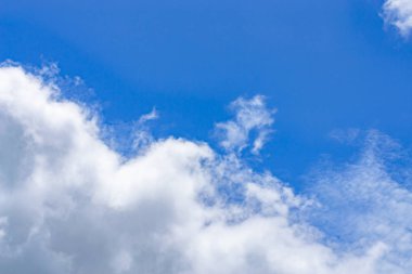 Gökyüzü her gün ve hissediyorum mutlu yolculuk.