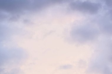 Renkli gökyüzü gördüğüm günü.