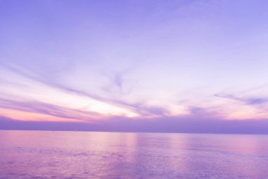  Deniz ve gökyüzü sezon boyunca parlak bak.