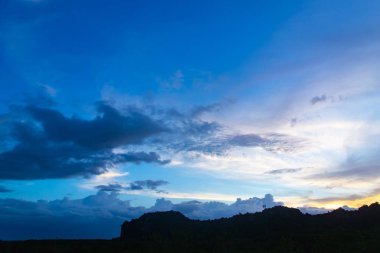 Renkli gökyüzü gördüğüm günü.