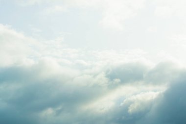  Gökyüzü güzel oluşturulan bir doğa sanatıdır gibi.