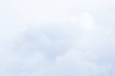 Gökyüzü ve bulutlar ruh göre şekli Dönüştür.