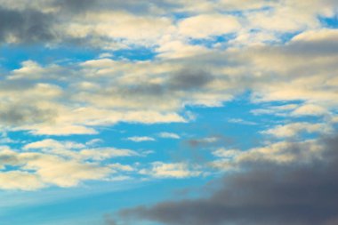 kabarık kümülüs bulutlar gökyüzü fotoğrafı.