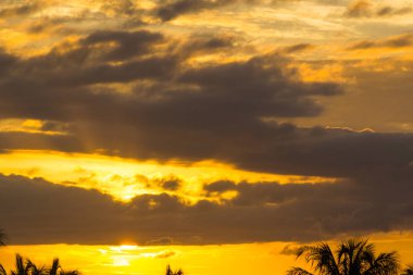  Sabah gökyüzüne gündoğumu.