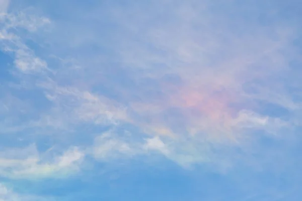 空気雲が青い空にカラフルな抽象的な — ストック写真