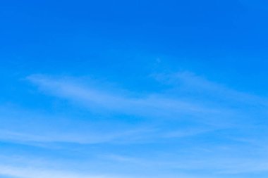  Güzel beyaz bulutlar üzerinde çeşitli hava koşullarında mavi gökyüzü.