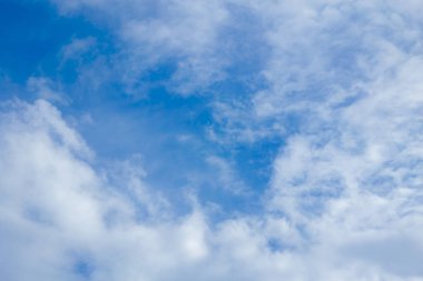 Gökyüzü görmek gün renkleri dolu ki, bu bir mucize..