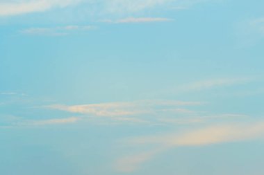 Her gün gökyüzüne bakarak asla her vuruş şeklinin bir tekrarını değildir.