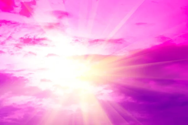 Mavi gökyüzü bulutlu web tasarımı için uygun.