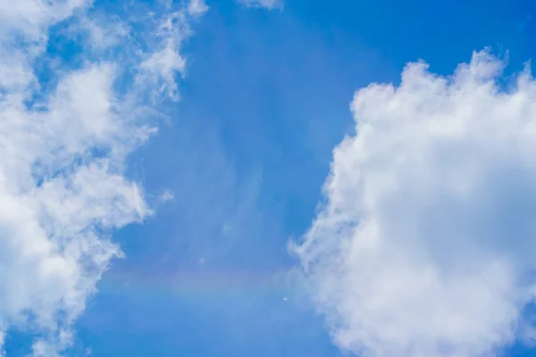 Cielo Una Piccola Nuvola Che Galleggia Nel Cielo — Foto Stock