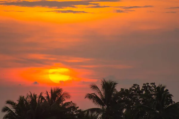 Zonsopgang Met Zonneschijn Hemel Met Wolken Zon Aan Hemel — Stockfoto