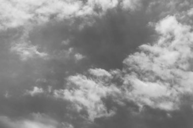 Gökyüzü her gün ve hissediyorum mutlu yolculuk siyah beyaz tarzı