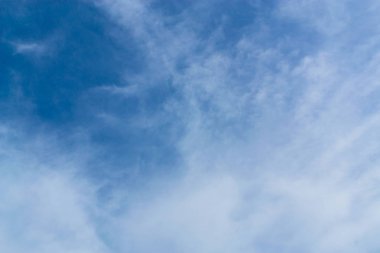  Beyaz bulutlar ile doğal hava.