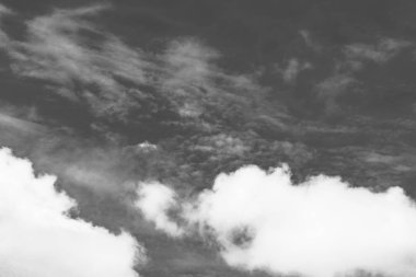 Gökyüzü her gün ve hissediyorum mutlu yolculuk siyah beyaz tarzı