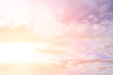 Güzel gökyüzü bulutlu gün batımından önce Tayland.