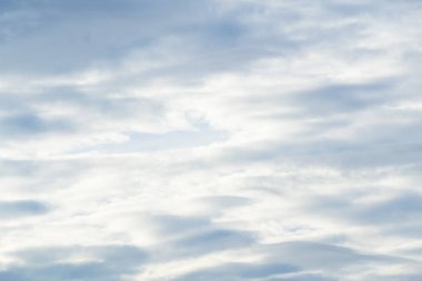 Yağmur mevsimi sabah bulutlarda