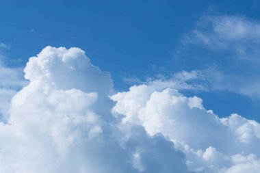 Beyaz bulutlar, gökyüzü mavi, asla doğa adam delik cevap var.