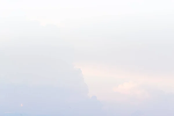 Lucht Helder Met Witte Wolken — Stockfoto