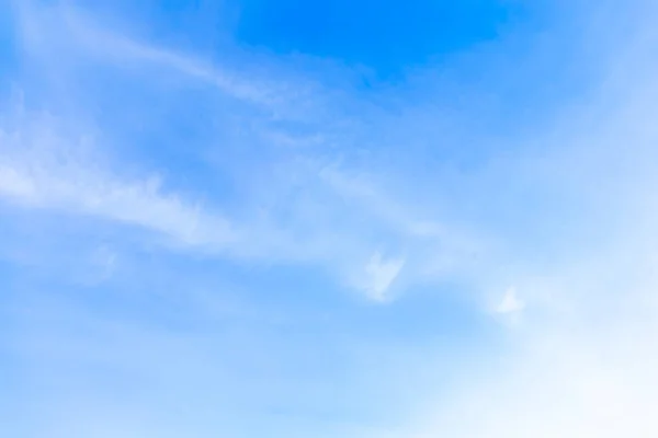 องฟ เมฆเคล อนไหวด วยลม — ภาพถ่ายสต็อก
