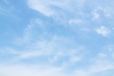  Mavi gökyüzü arka plan ile fantastik beyaz bulutlar