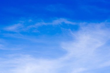  Mavi gökyüzü arka plan ile fantastik beyaz bulutlar