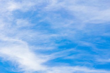  Mavi gökyüzü arka plan ile fantastik beyaz bulutlar