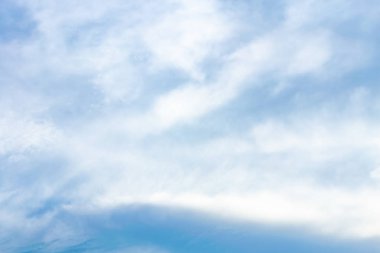  Mavi gökyüzü arka plan ile fantastik beyaz bulutlar