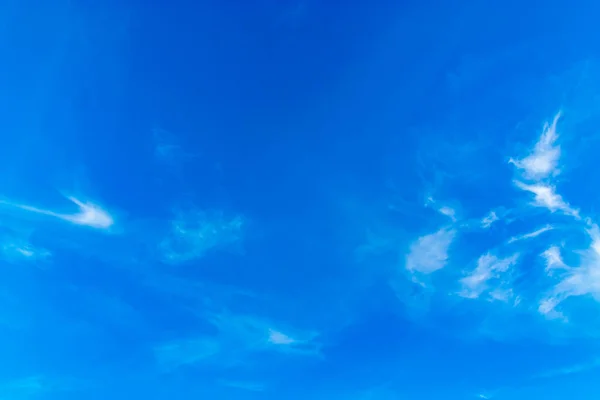 Fantastiska Vita Moln Med Blå Himmel Bakgrund — Stockfoto