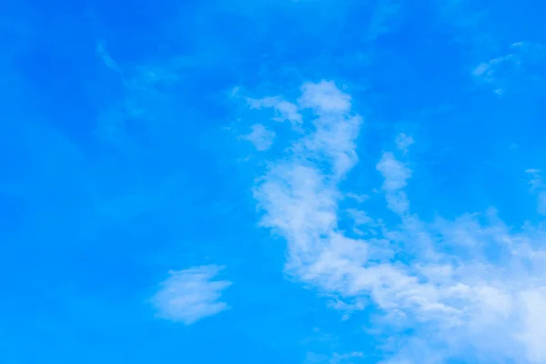 Fantásticas Nuvens Brancas Com Fundo Azul Céu — Fotografia de Stock