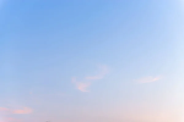 Fantastische Weiße Wolken Mit Blauem Himmel Hintergrund — Stockfoto