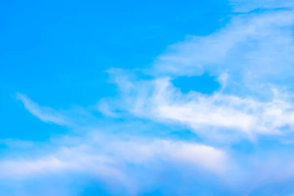 Viz Třpyt Vzduchu Bílé Mraky Modrá Obloha — Stock fotografie