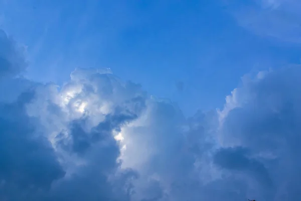 Langit Dengan Awan Bergerak Dengan Angin — Stok Foto
