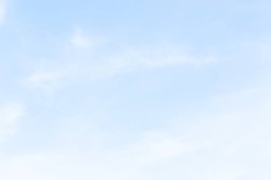 Gökyüzündeki bulutlar doğa için bir ödül olarak renkli ve farklı.