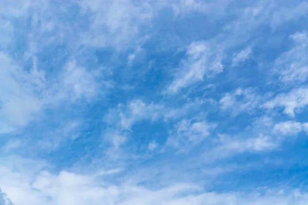 Nubes Blancas Día Lluvioso Son Extrañamente Extrañas — Foto de Stock