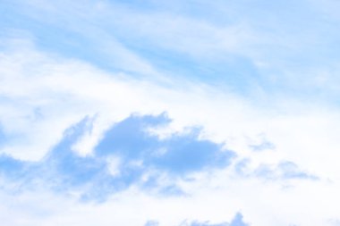 Gökyüzü mavi ve Gökyüzü mavidir.