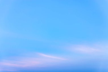 Beyaz bulut içinde elektronik bağlantı.