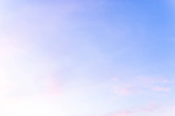 Небо Вертикальними Хмарами Мобільного Фону — стокове фото