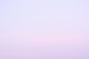 Fantastik yumuşak beyaz bulutlar Tayland mavi gökyüzü karşı..