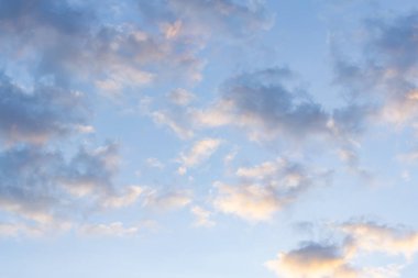 Gökyüzü her gün ve hissediyorum mutlu yolculuk.