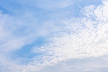 Gökyüzü her gün ve hissediyorum mutlu yolculuk.