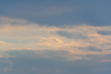 Gökyüzü her gün ve hissediyorum mutlu yolculuk.