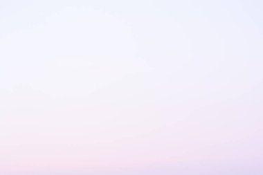 Beyaz bulut havadaki şeklini değiştir.