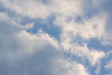 mavi ve gökyüzü bulut ile.