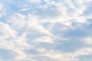 mavi ve gökyüzü bulut ile.