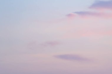 Mavi gökyüzü ve bulutlar ile sahne film için yer.