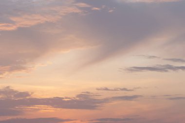 Renkli gökyüzü gördüğüm günü.