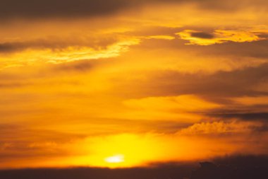 Renkli gökyüzü gördüğüm günü.