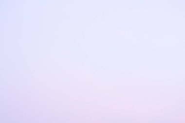 Güzel güneş gökyüzünde.