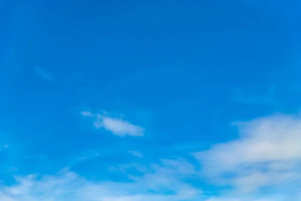 เมฆส ขาวในฤด อนท องฟ — ภาพถ่ายสต็อก